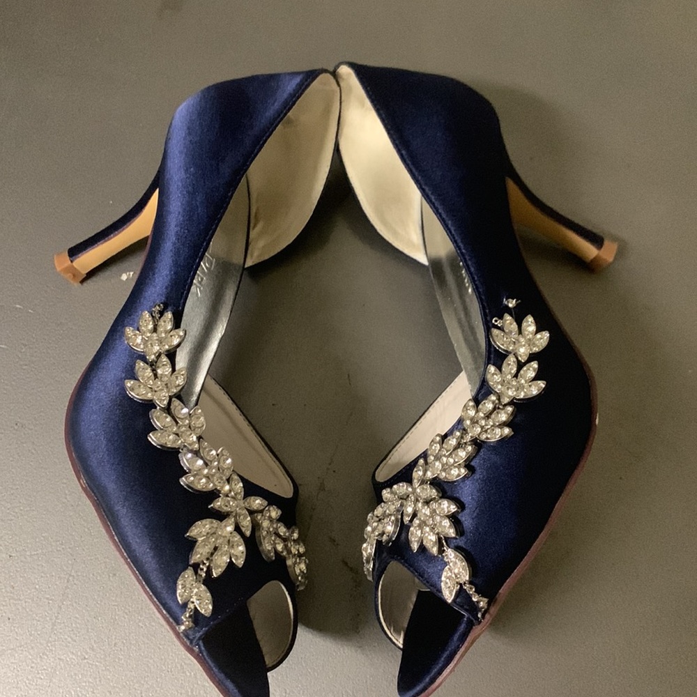 Heels - Picture 4 of 4